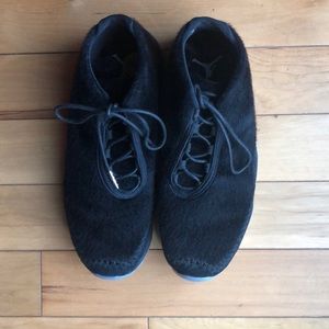 Jordan black high top tennis shoes